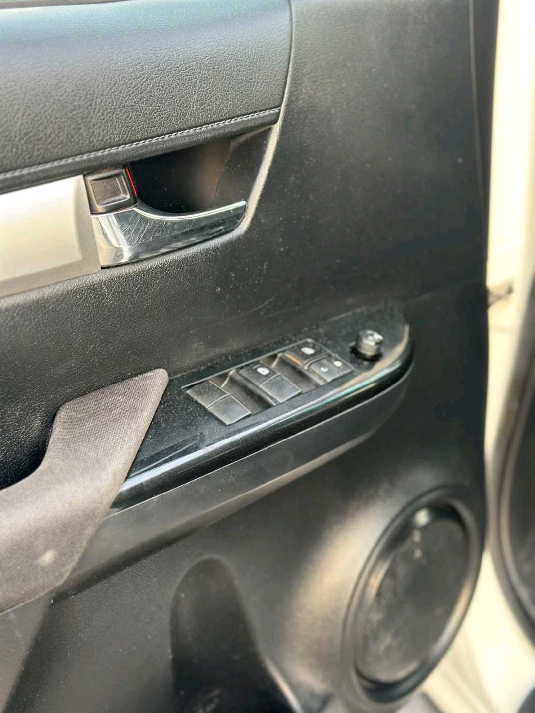 Car Image 2020 TOYOTA HILUX SR5