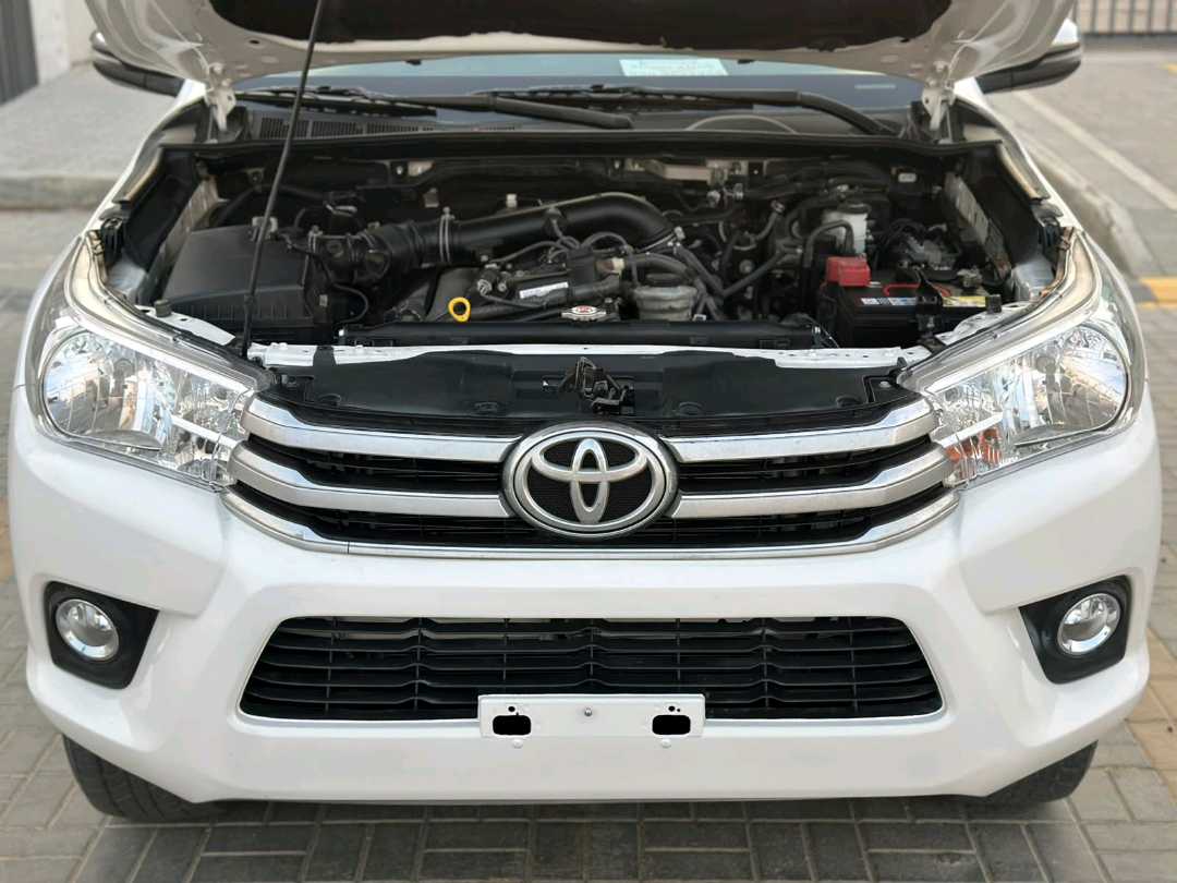 Car Image 2020 TOYOTA HILUX SR5