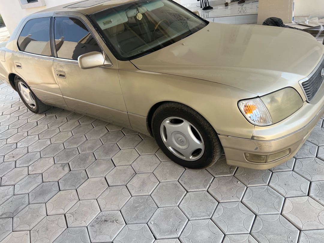 LEXUS LS 400 Base 1999