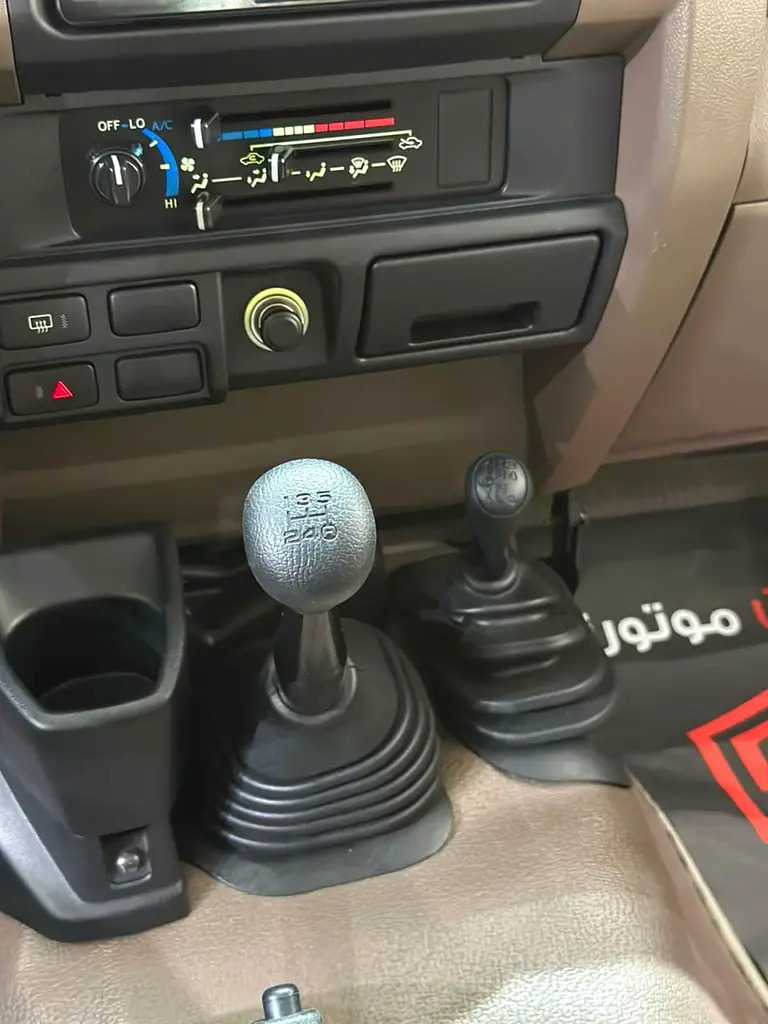 Car Image 2016 TOYOTA CRUISER 70 