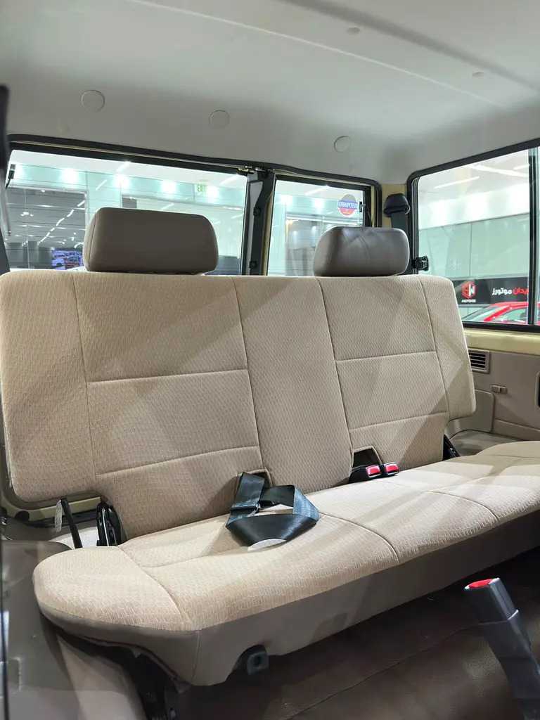 Car Image 2016 TOYOTA CRUISER 70 