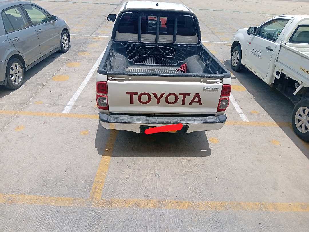 Car Image 2014 TOYOTA HILUX Double Cab DLX
