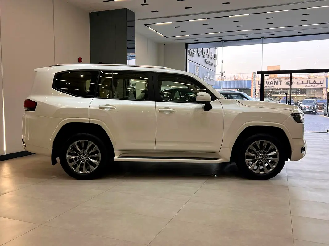 Car Image 2024 TOYOTA LAND CRUISER GX.R
