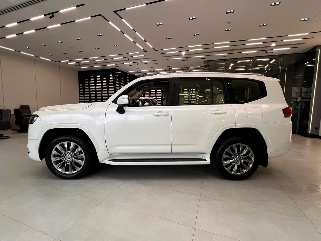 Car Image 2024 TOYOTA LAND CRUISER GX.R