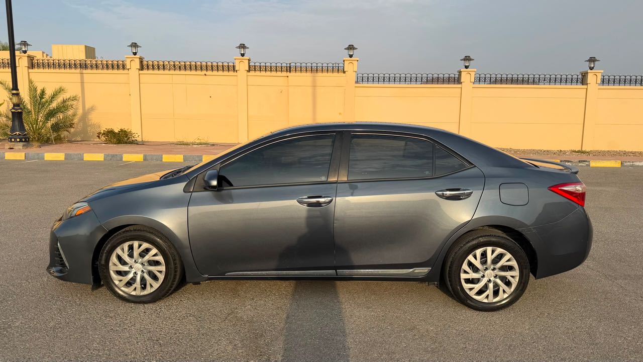 Car Image 2017 TOYOTA COROLLA L