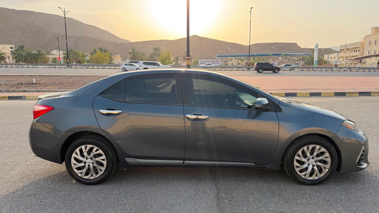 Car Image 2017 TOYOTA COROLLA L