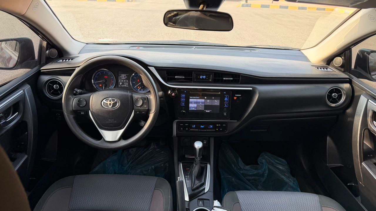 Car Image 2017 TOYOTA COROLLA L