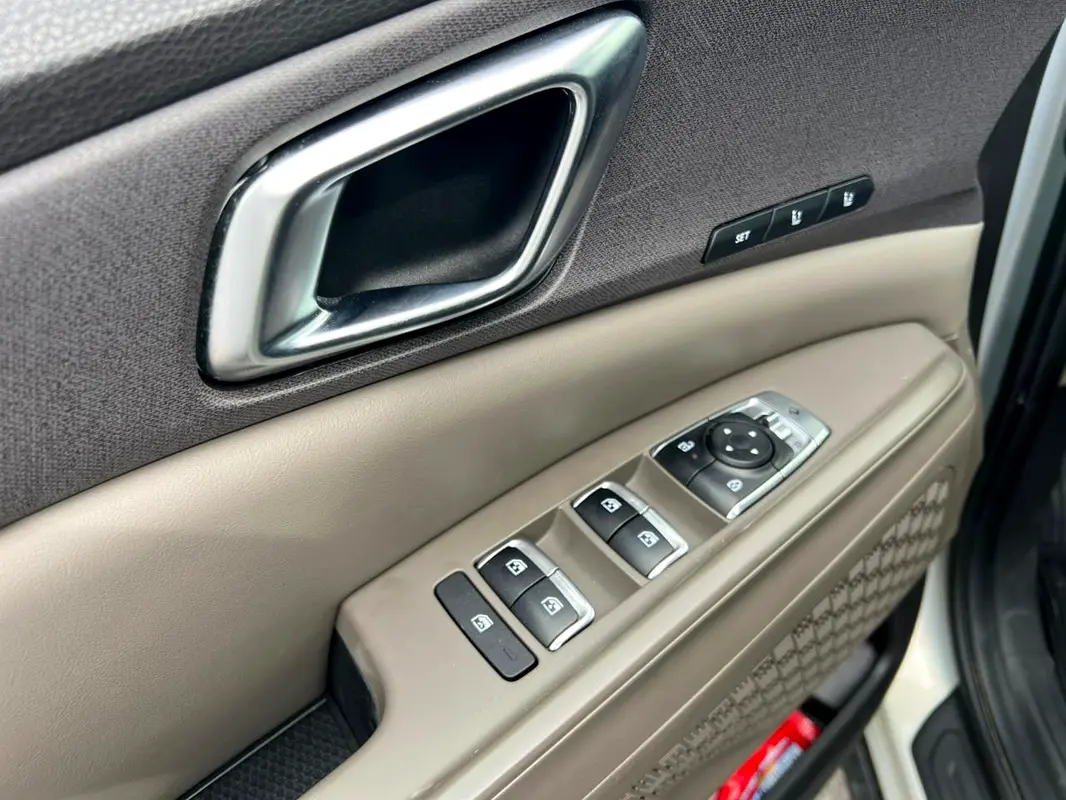 Car Image 2025 KIA CARNIVAL EX
