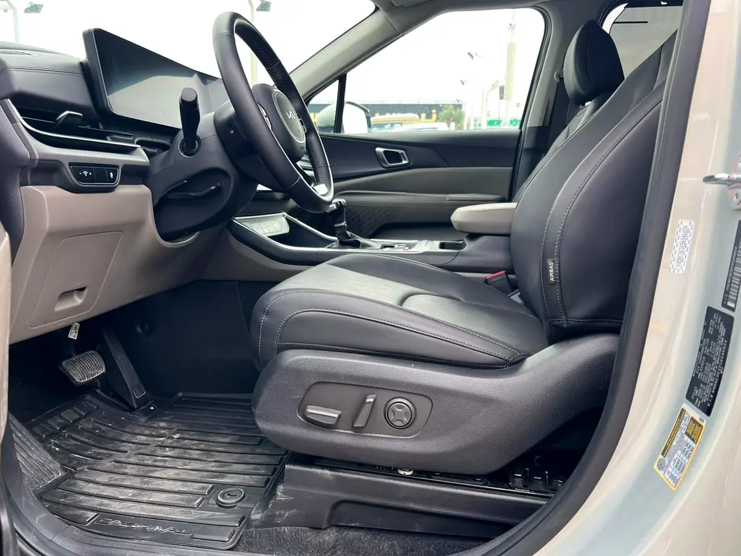 Car Image 2025 KIA CARNIVAL EX