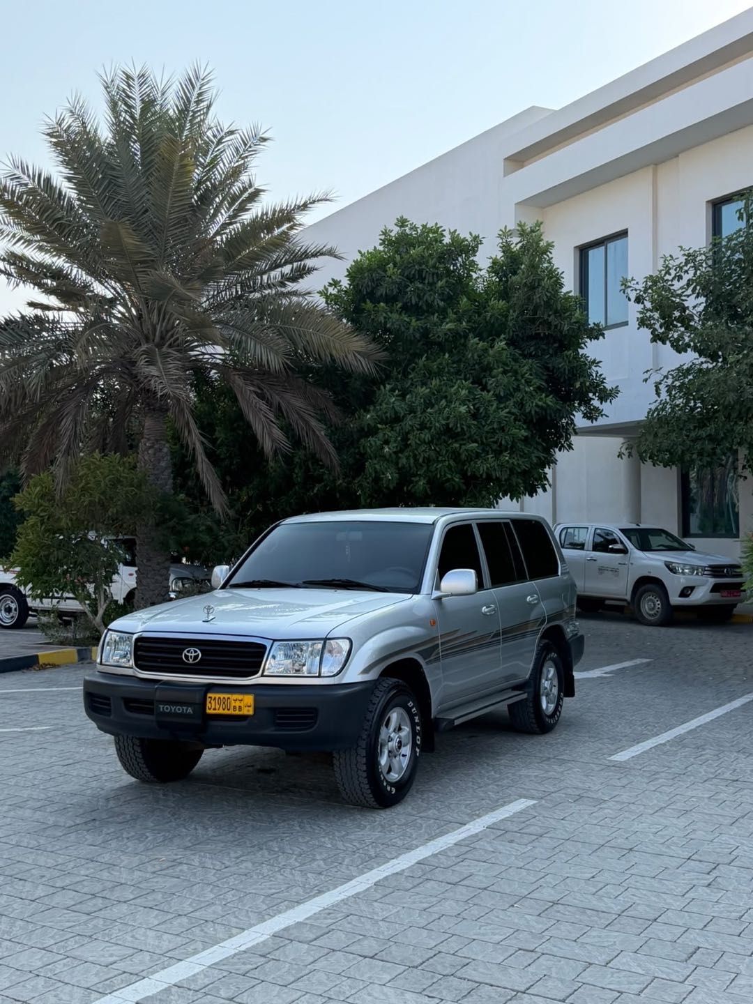 Car Image 2001 TOYOTA LAND CRUISER GX