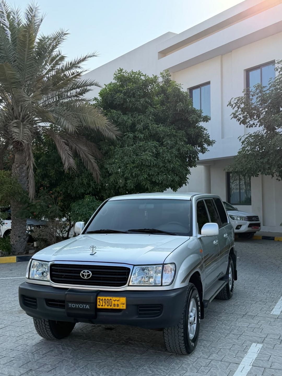 Car Image 2001 TOYOTA LAND CRUISER GX
