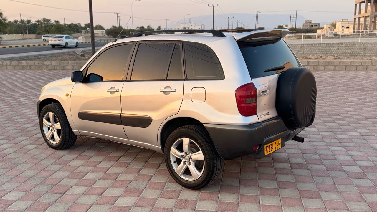 Car Image 2001 TOYOTA RAV4 L