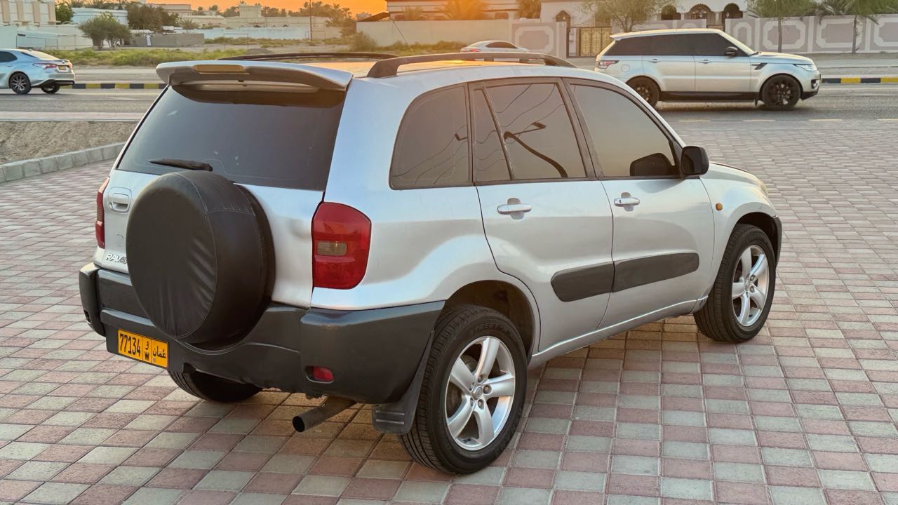 Car Image 2001 TOYOTA RAV4 L
