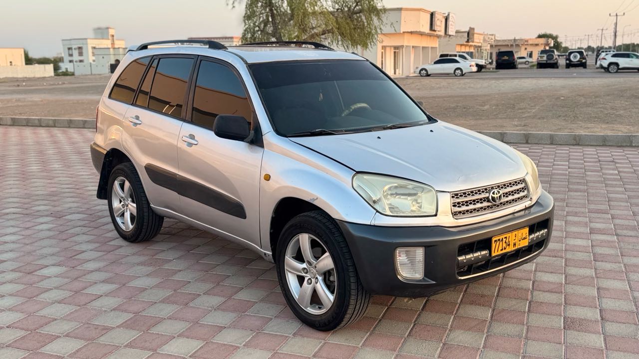 Car Image 2001 TOYOTA RAV4 L