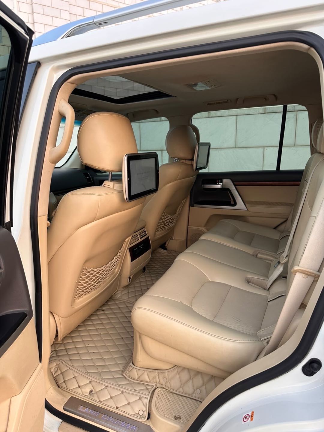 Car Image 2016 TOYOTA LAND CRUISER GX.R