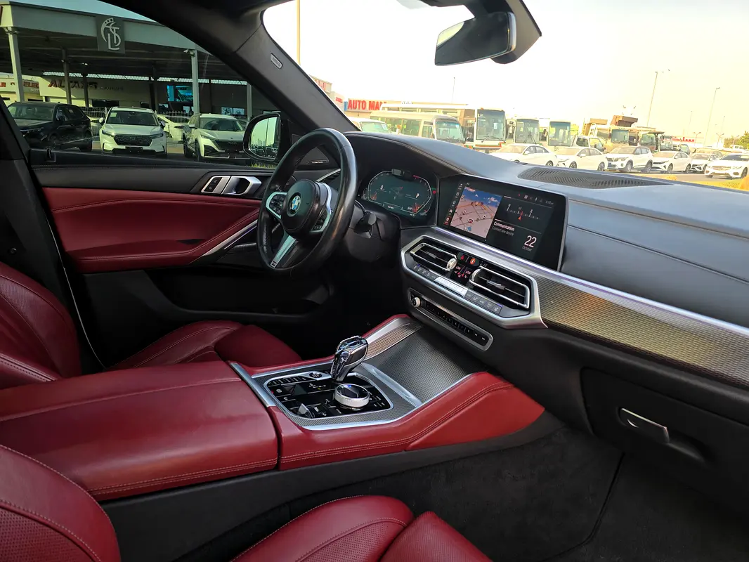 Car Image 2020 BMW X6 40i