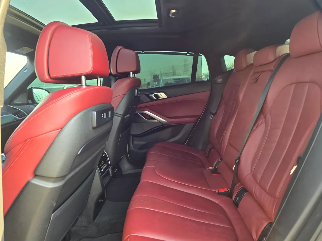 Car Image 2020 BMW X6 40i