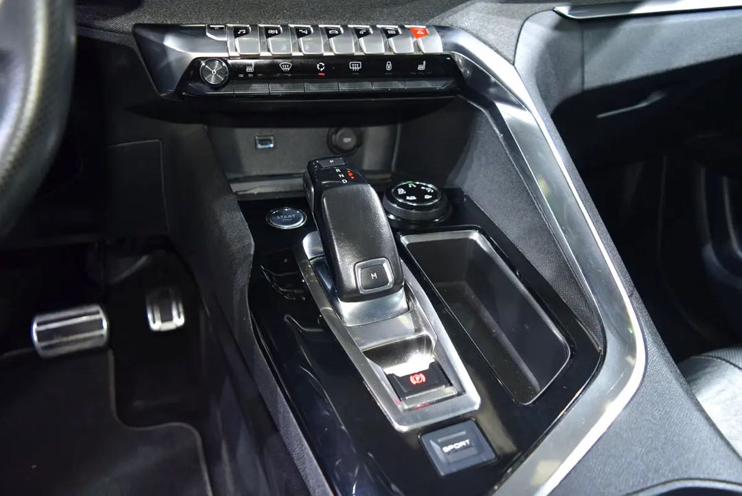 Car Image 2018 PEUGEOT 5008 GT Line