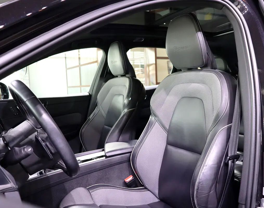 Car Image 2020 VOLVO XC60 