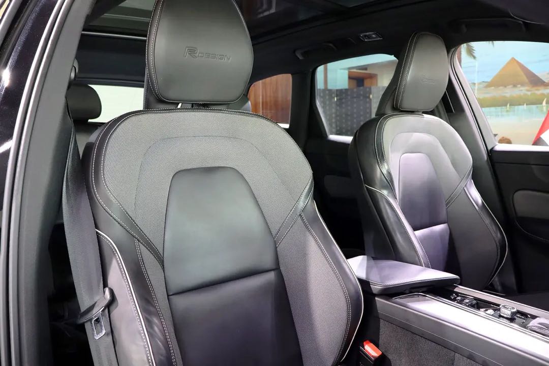 Car Image 2020 VOLVO XC60 