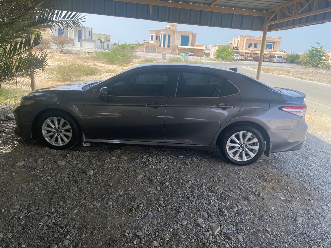 Car Image 2018 TOYOTA CAMRY LE