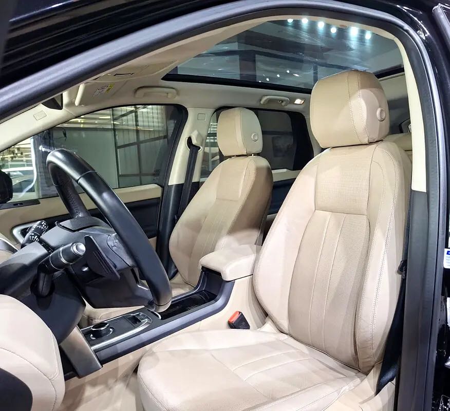 Car Image 2018 LAND ROVER DISCOVERY HSE Luxury