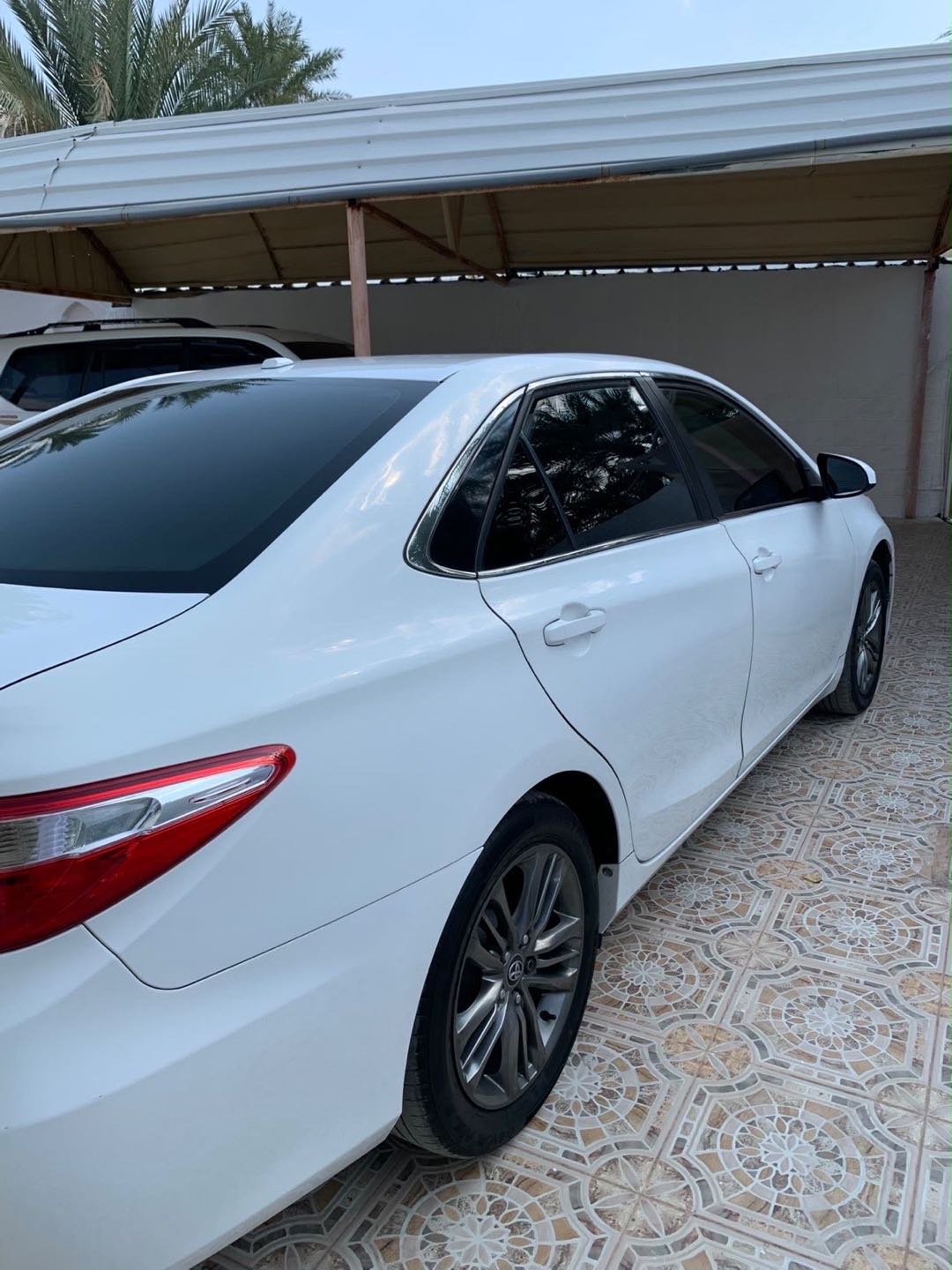Car Image 2015 TOYOTA CAMRY LE