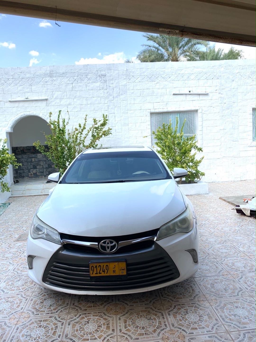 Car Image 2015 TOYOTA CAMRY LE