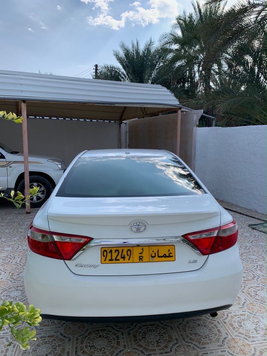 Car Image 2015 TOYOTA CAMRY LE
