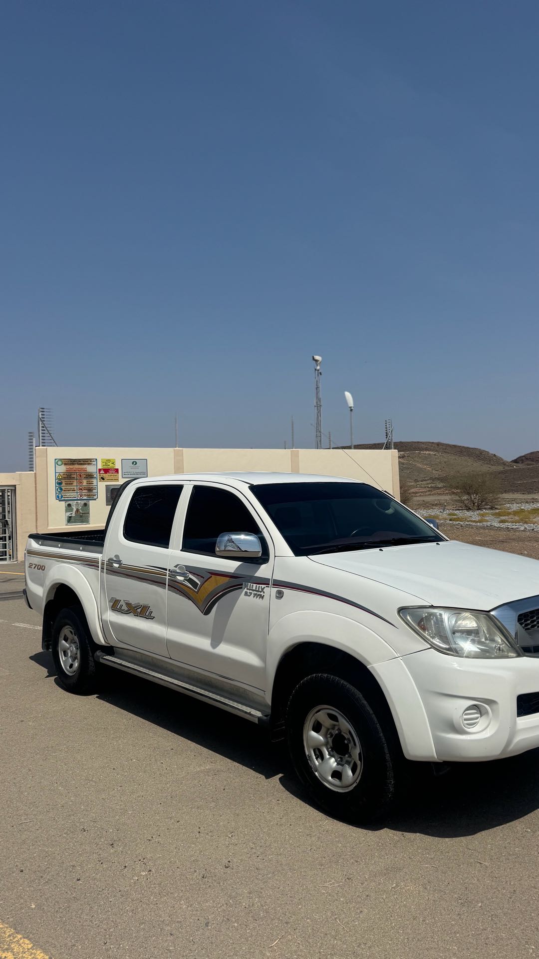 Car Image 2010 TOYOTA HILUX 2.7