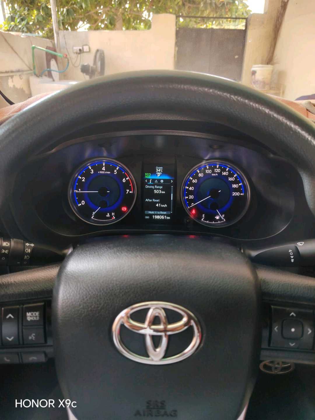 Car Image 2019 TOYOTA HILUX 2.7