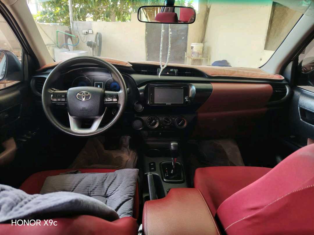 Car Image 2019 TOYOTA HILUX 2.7