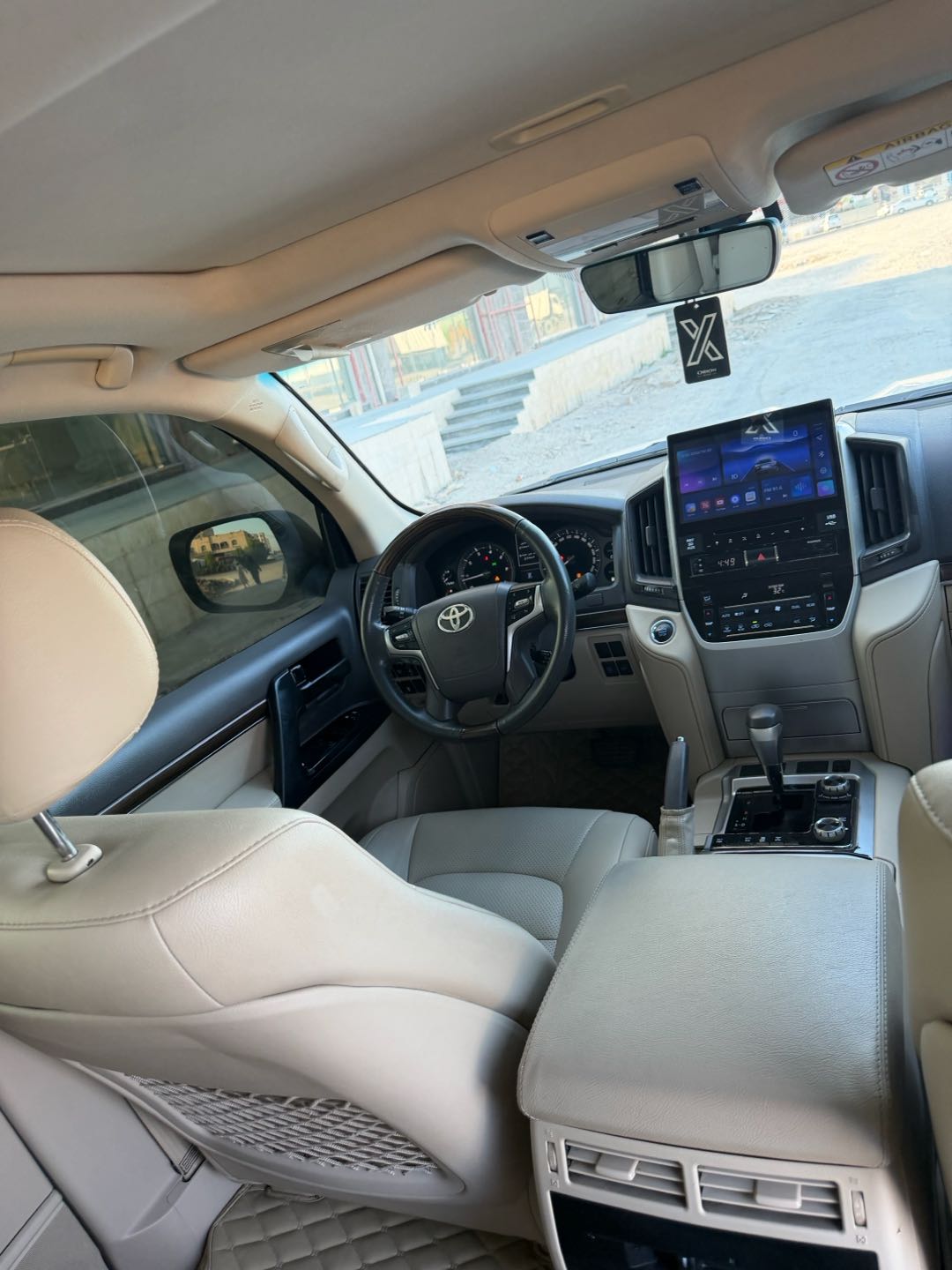 Car Image 2019 TOYOTA LAND CRUISER GX.R