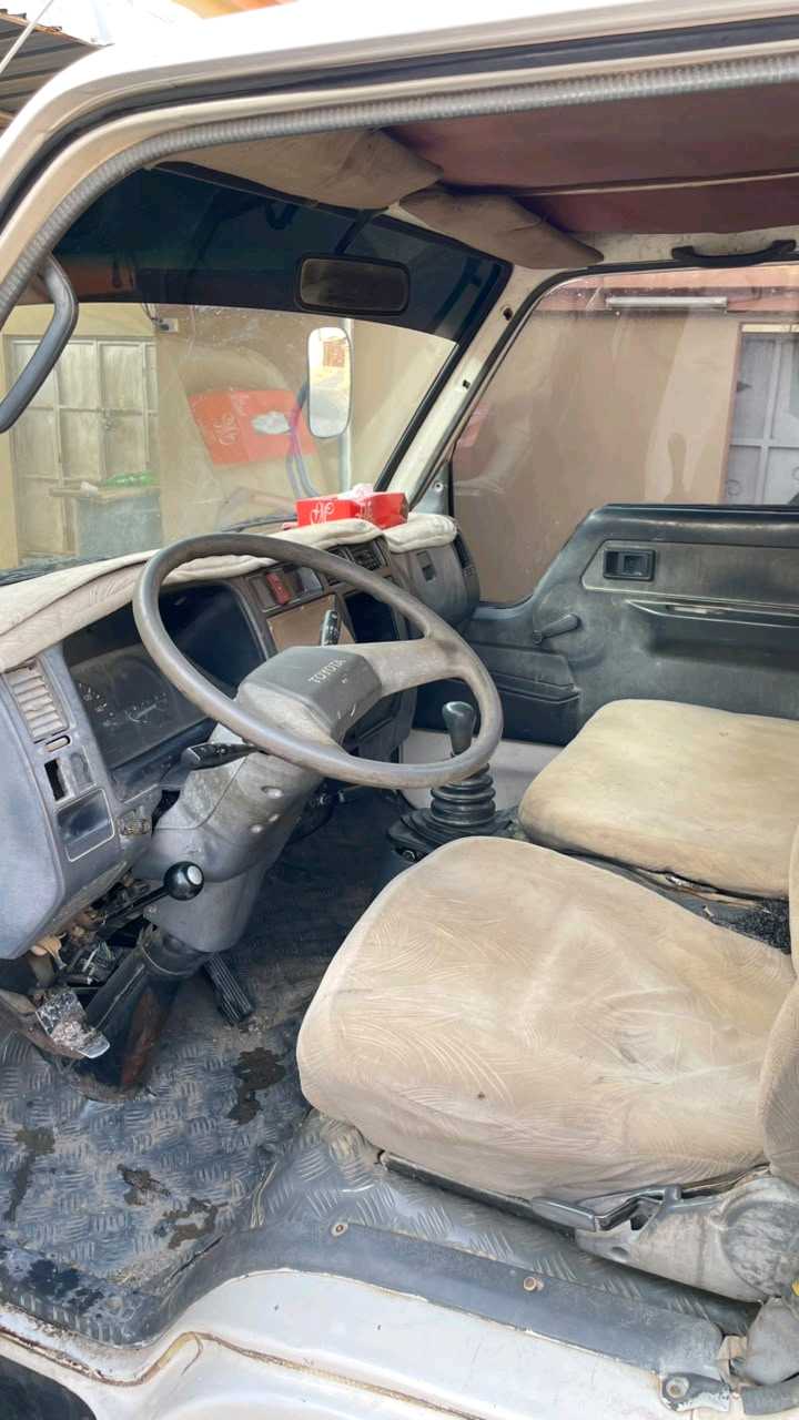Car Image 2001 TOYOTA DYNA 