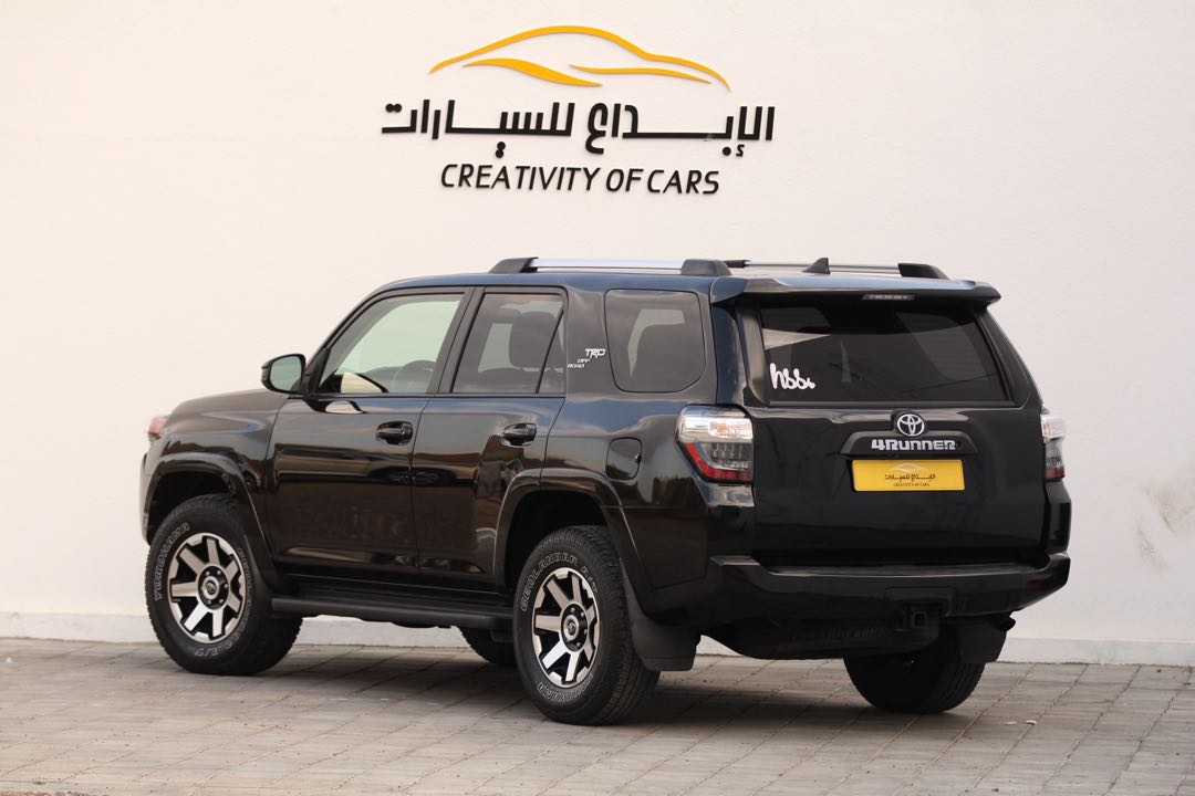 Car Image 2018 TOYOTA 4RUNNER SR5