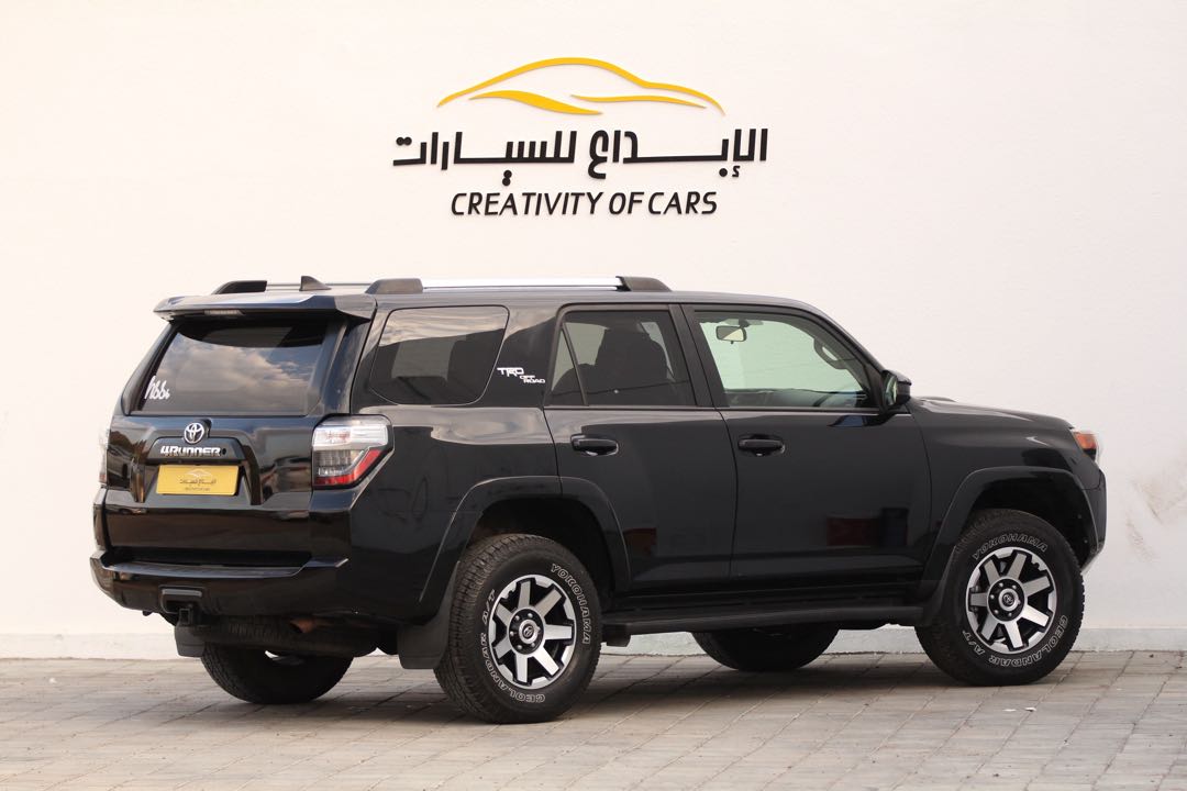 Car Image 2018 TOYOTA 4RUNNER SR5