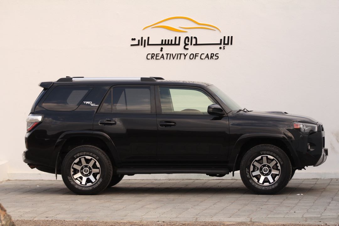 Car Image 2018 TOYOTA 4RUNNER SR5