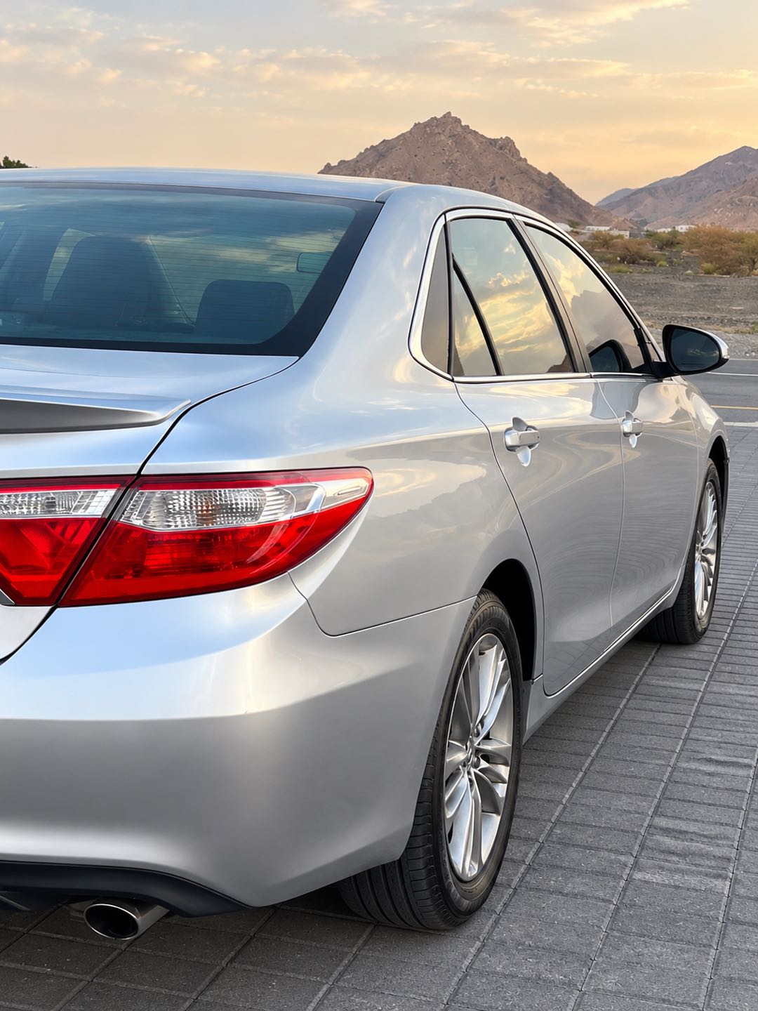 Car Image 2016 TOYOTA CAMRY SE