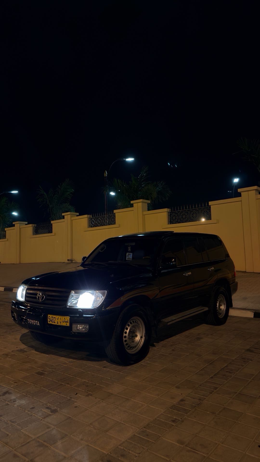 Car Image 2000 TOYOTA LAND CRUISER 