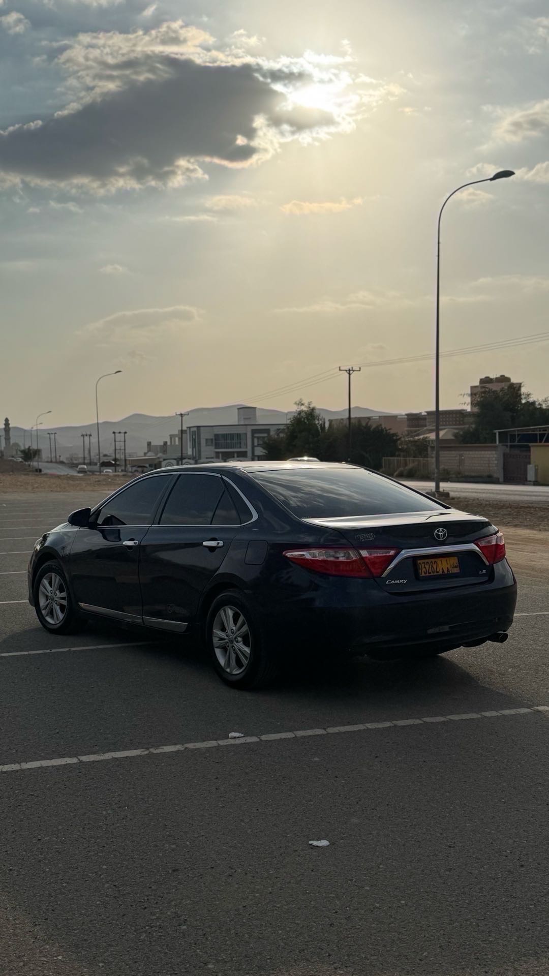 Car Image 2016 TOYOTA CAMRY LE