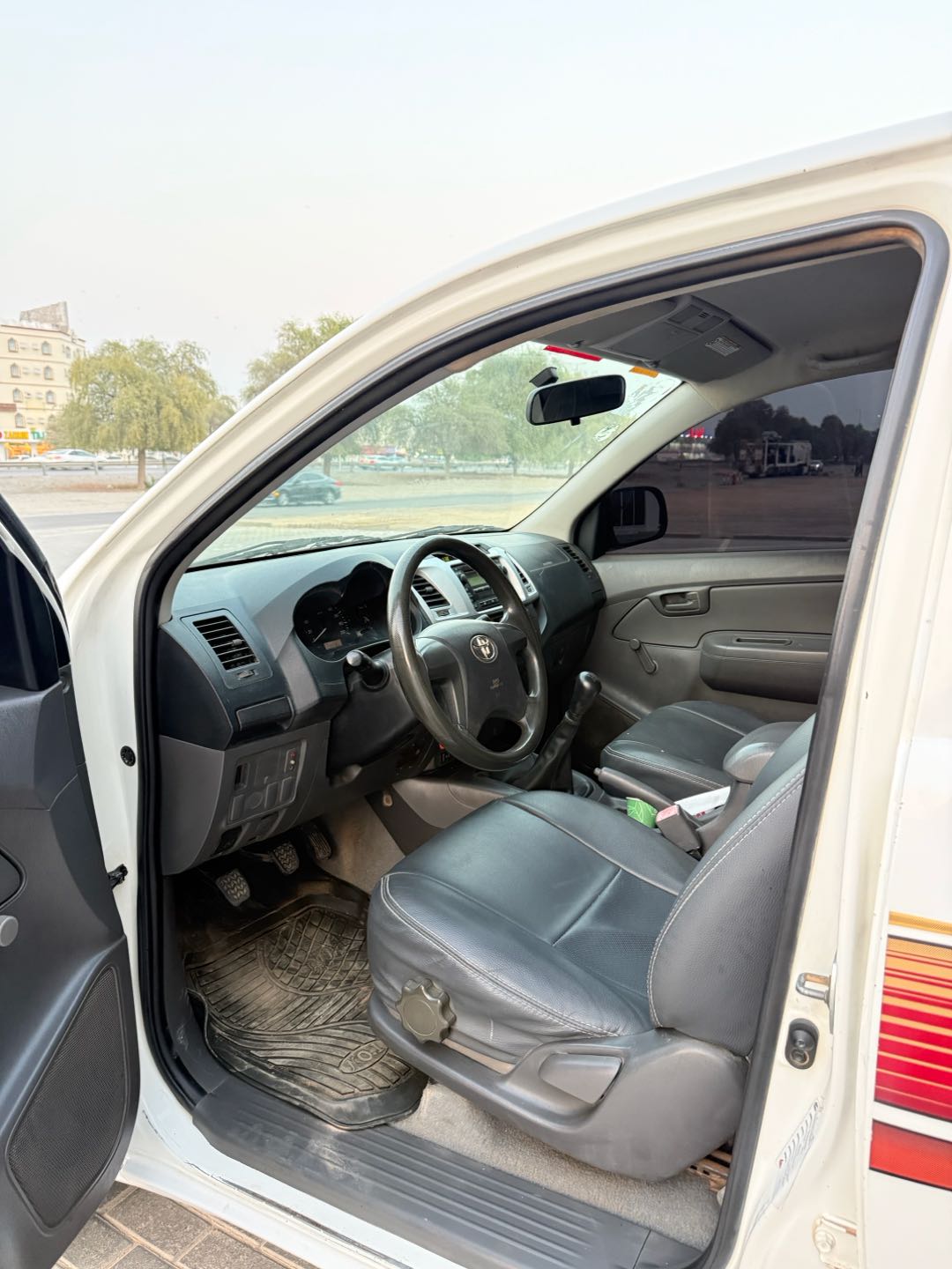 Car Image 2012 TOYOTA HILUX DLX