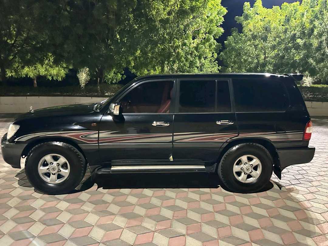 Car Image 2001 TOYOTA LAND CRUISER GX.R