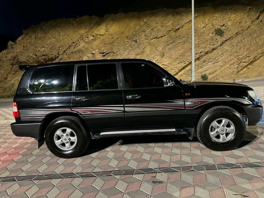Car Image 2001 TOYOTA LAND CRUISER GX.R