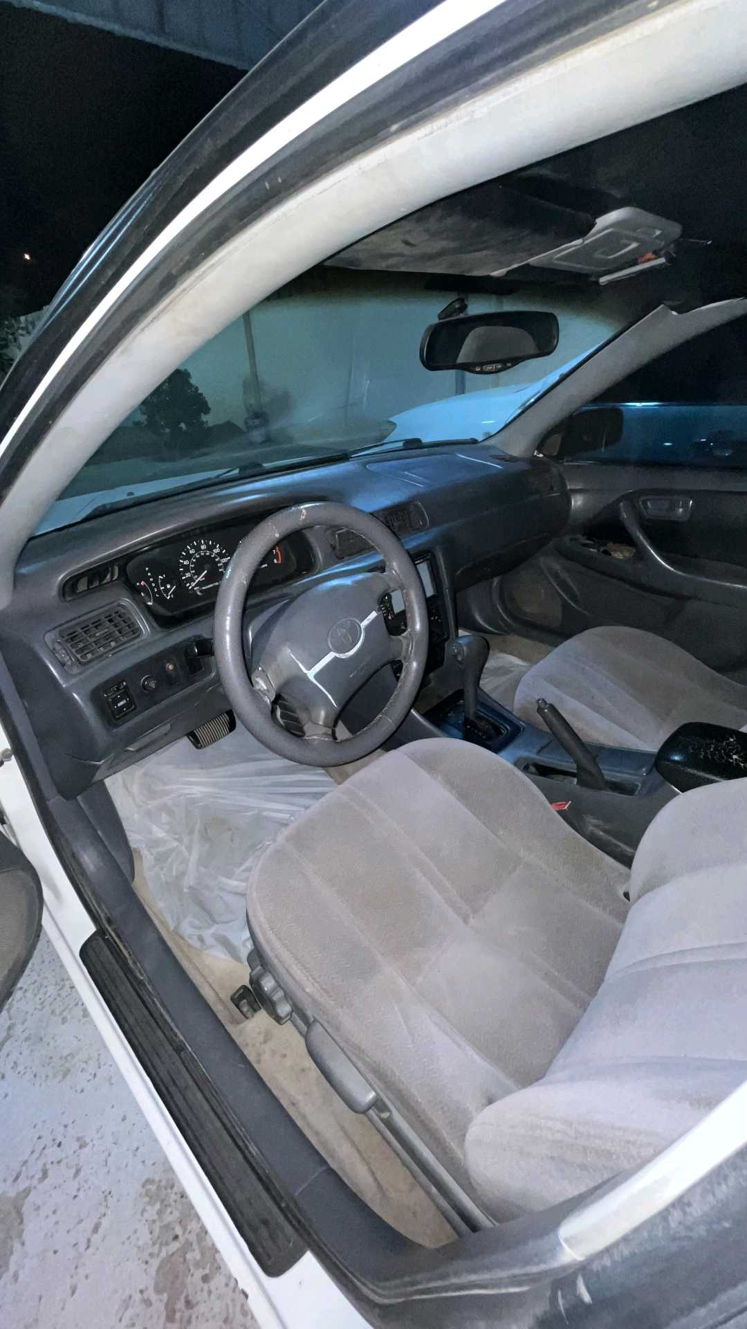 Car Image 1997 TOYOTA CAMRY SE