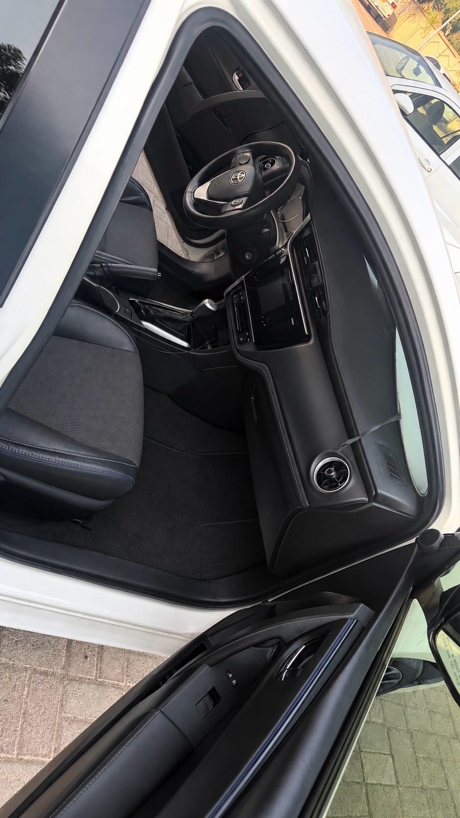 Car Image 2017 TOYOTA COROLLA SE Plus