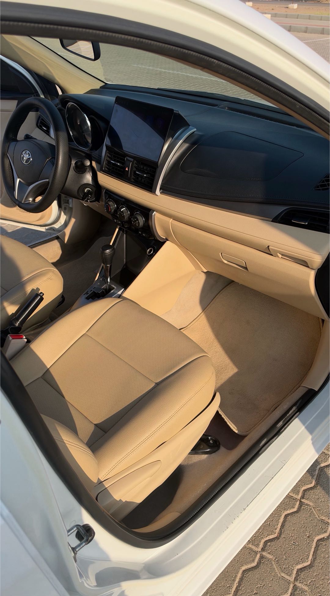 Car Image 2017 TOYOTA YARIS 1.5
