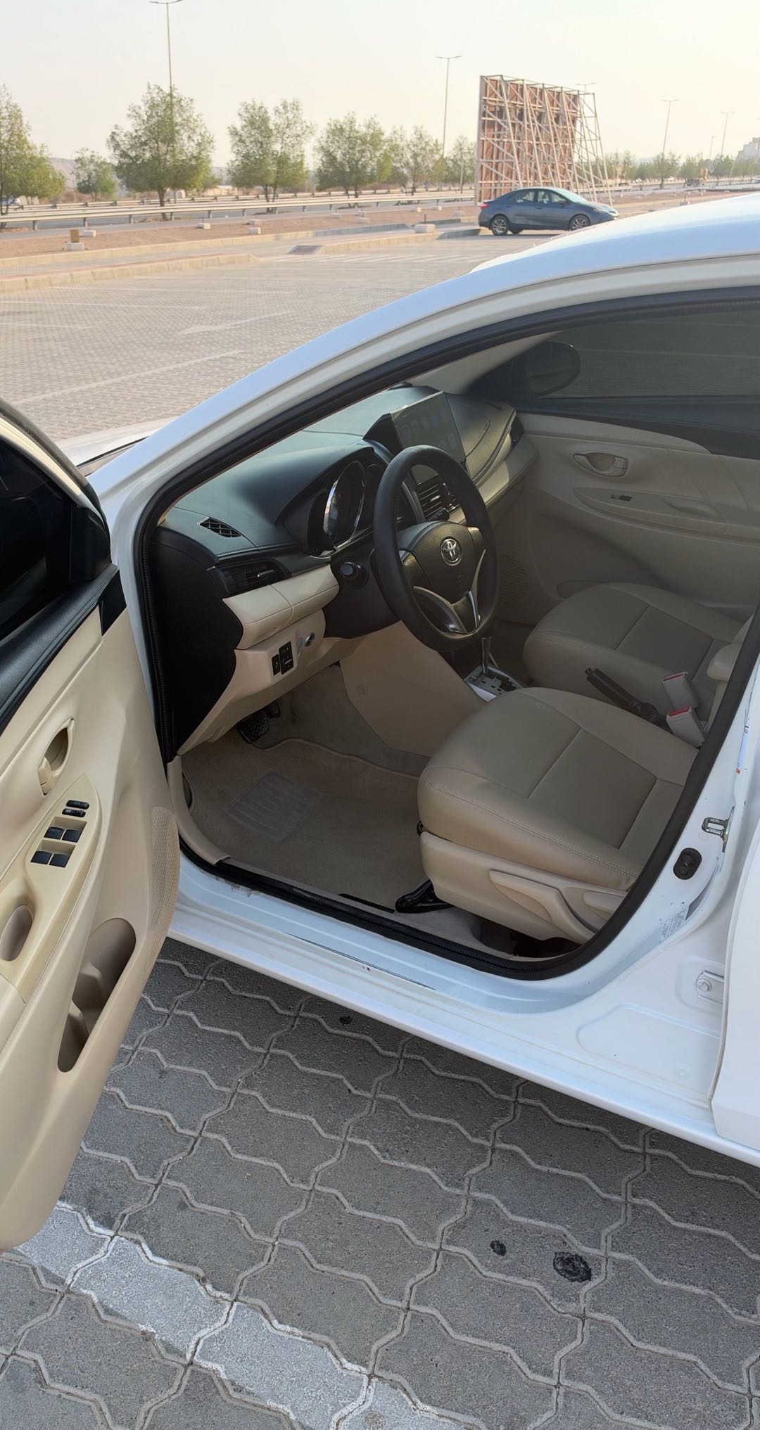 Car Image 2017 TOYOTA YARIS 1.5