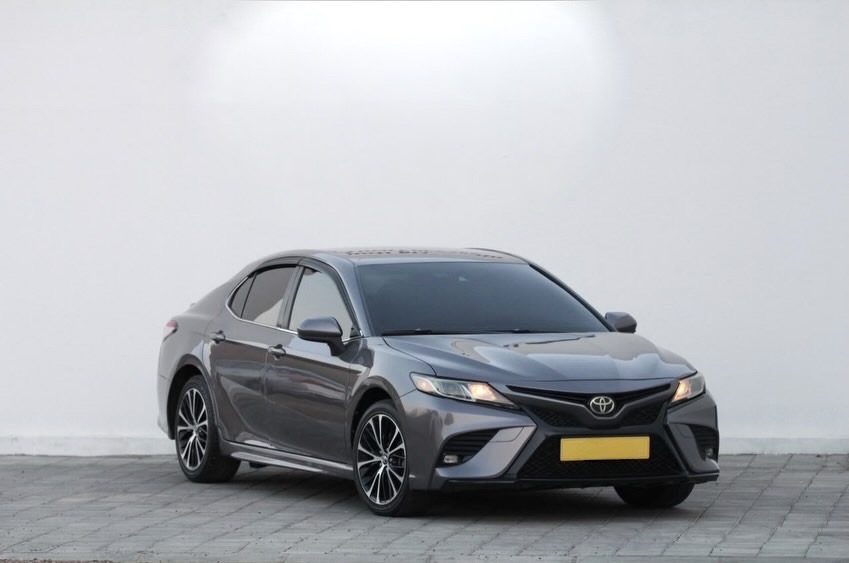 Car Image 2018 TOYOTA CAMRY SE