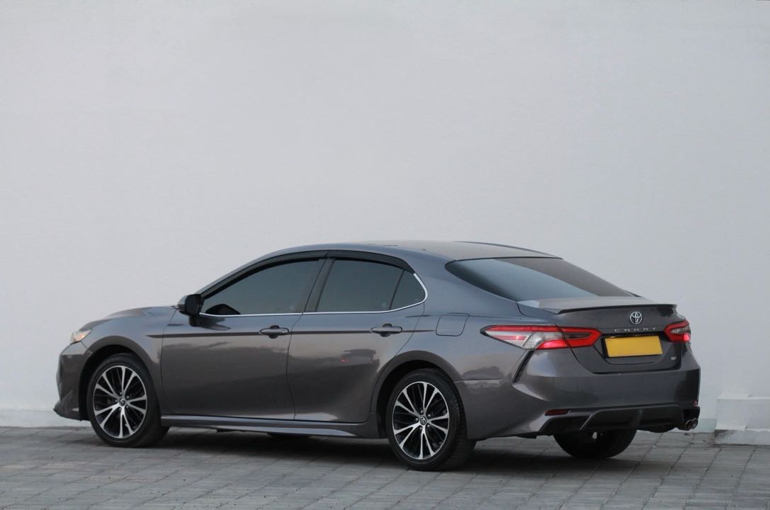 Car Image 2018 TOYOTA CAMRY SE