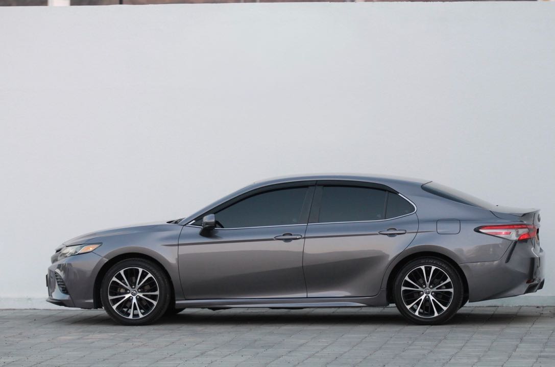 Car Image 2018 TOYOTA CAMRY SE